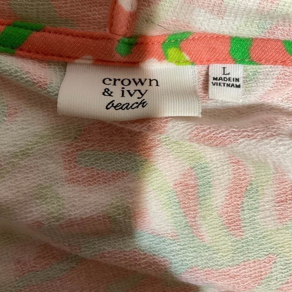 Crown And Ivy Beach Hooded Pullover - Picture 4 of 4